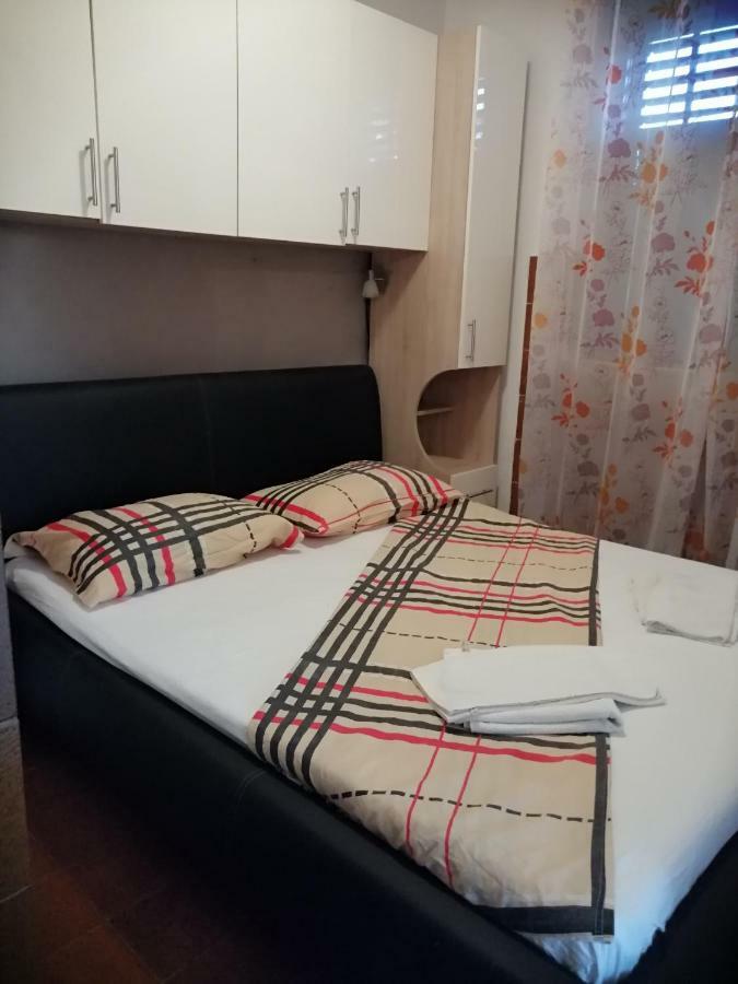 Apartmani Petra Vrsi Ngoại thất bức ảnh