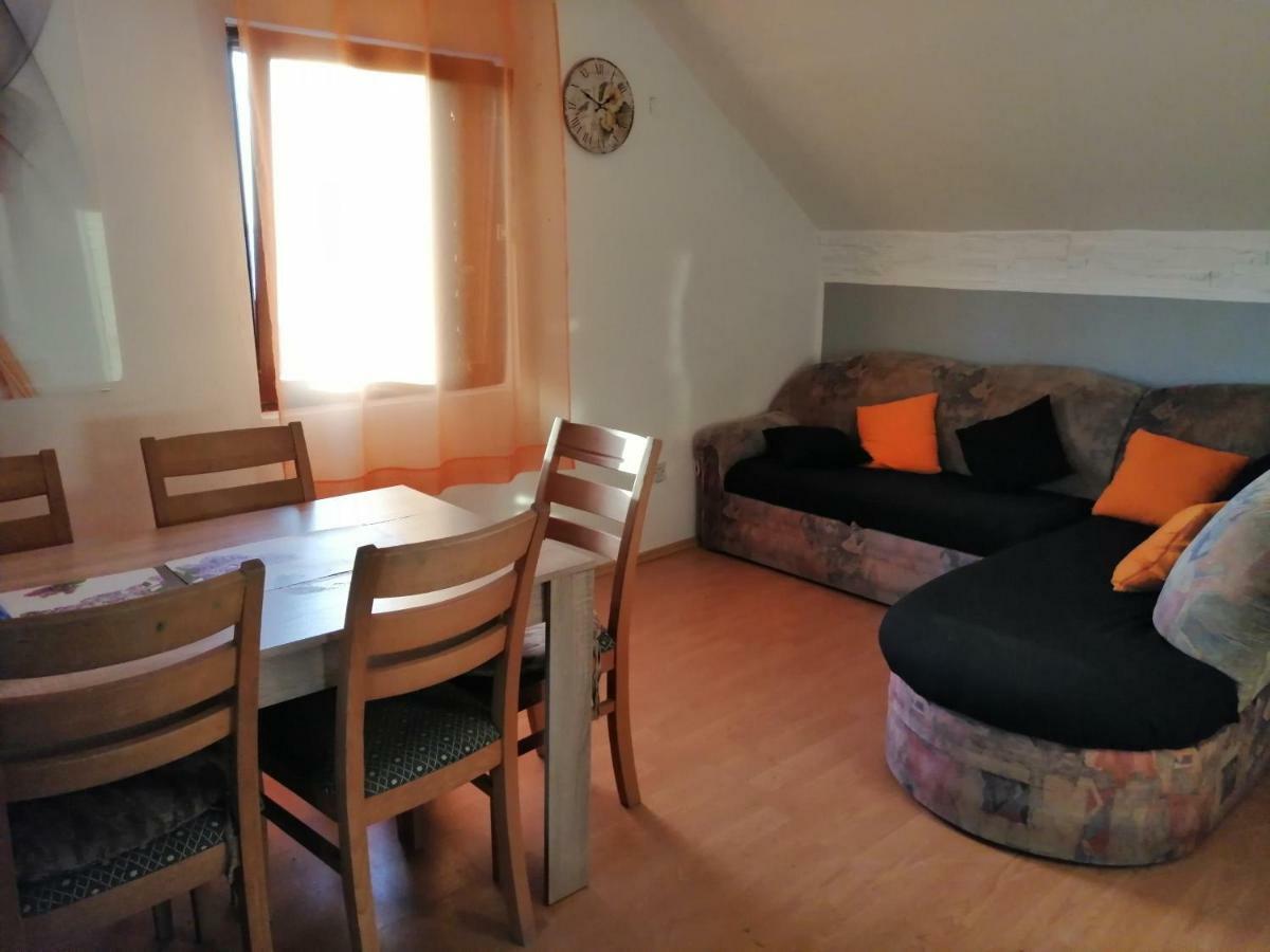 Apartmani Petra Vrsi Ngoại thất bức ảnh
