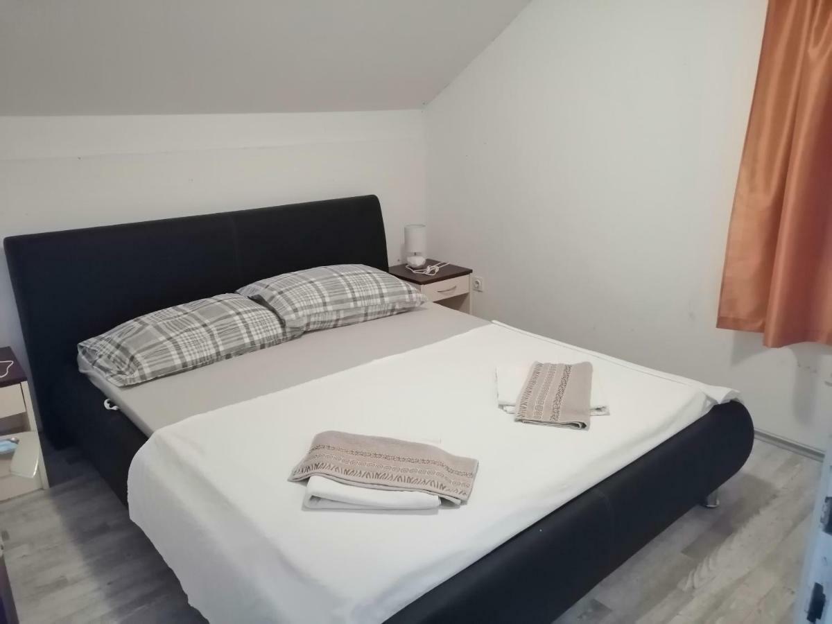 Apartmani Petra Vrsi Ngoại thất bức ảnh